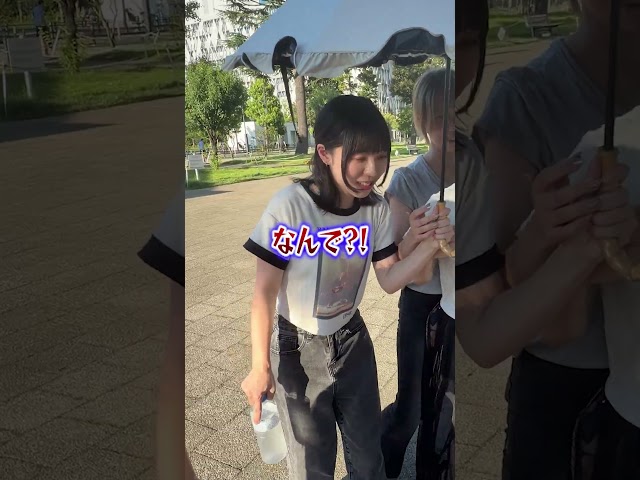 日差し強すぎる日に日傘1本で4人守ろうとして誰も守れてないアイドルww